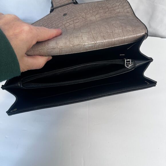 Faux Crocodile Horseshoe Front Buckle--Metal Sirens Chain Crossbody Strap Purse - Picture 9 of 11